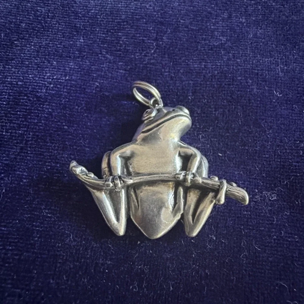 RARE RETIRED Dee 3D Tree Frog  Pendant 925 Sterling Silver MINT CONDITION
